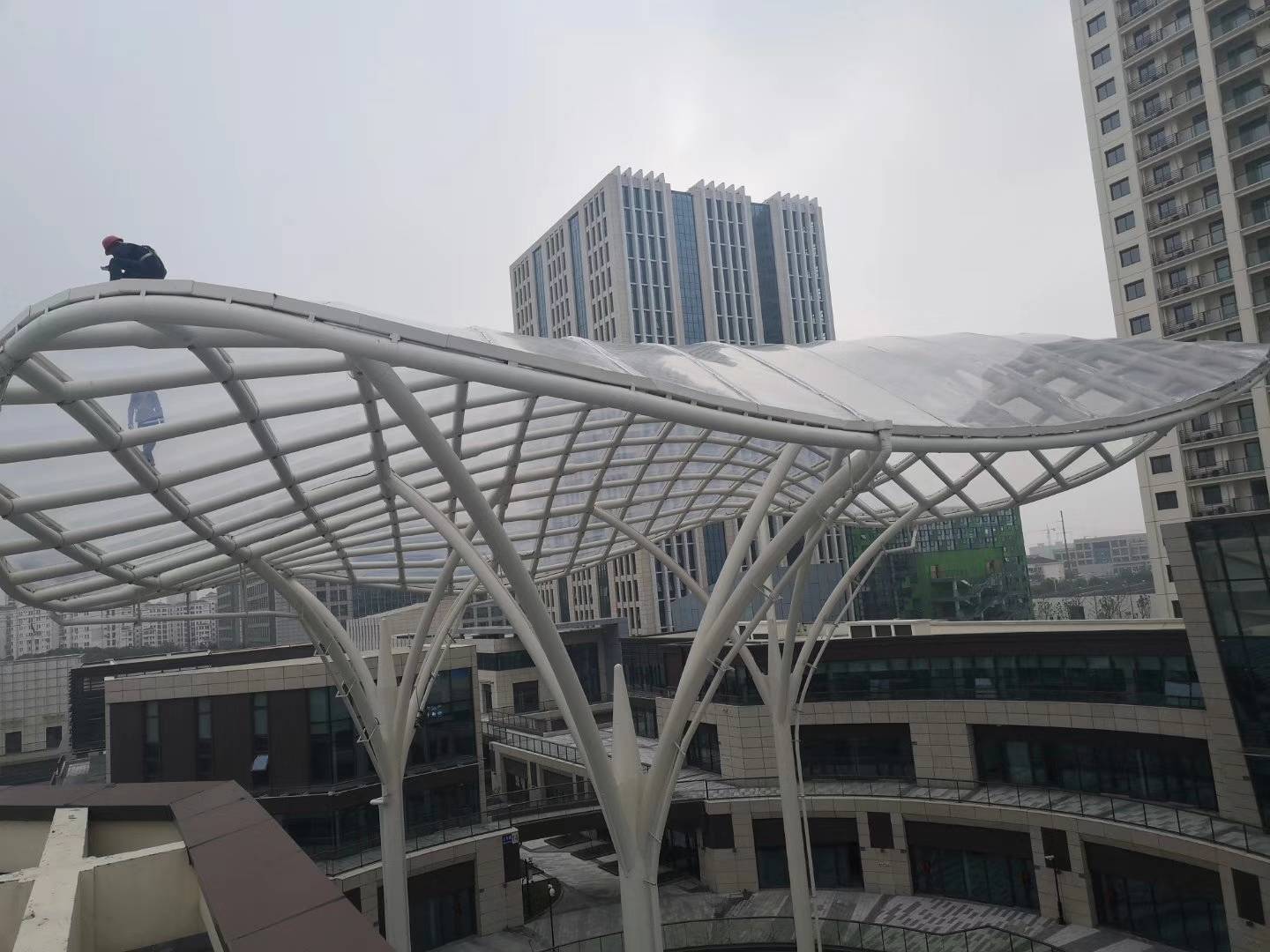 深圳市远信膜结构 以ETFE膜结构工程，让建筑更轻盈与透明
